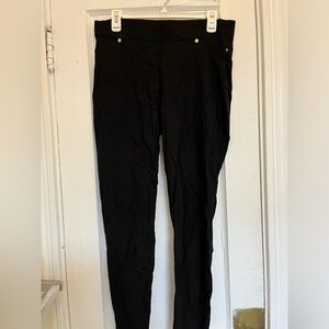 Tight leg black pants with elastic waistband and gold detail